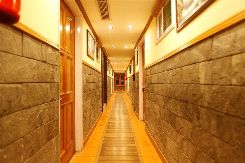 Bridge View Regency Hotell Shimla Exteriör bild
