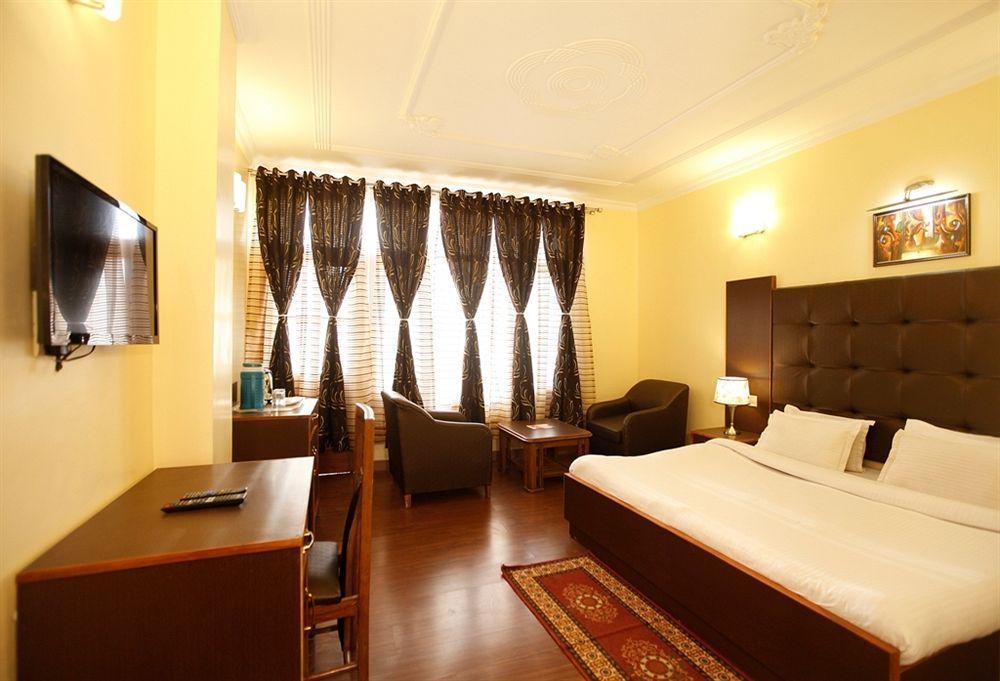 Bridge View Regency Hotell Shimla Exteriör bild